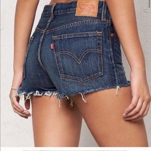 Levi 501 cut off shorts